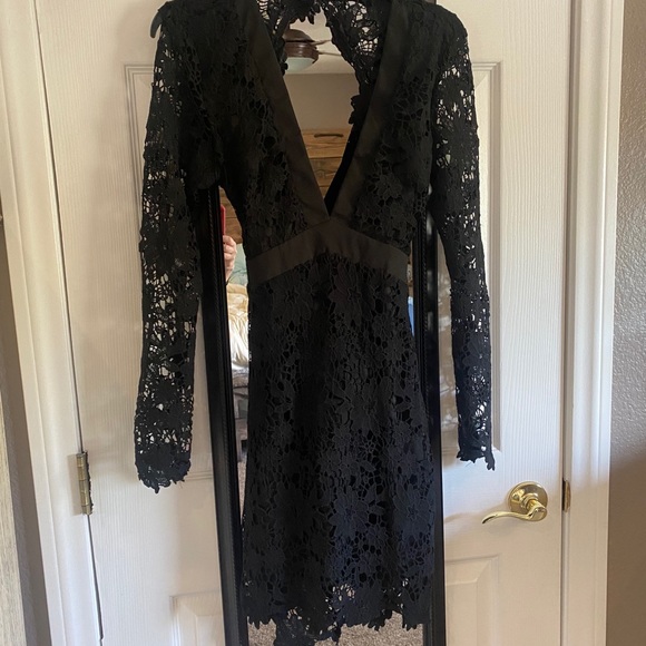 Gorgeous Black lace  evening dress. - Picture 10 of 12